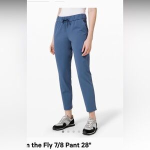 Lulu On the Fly 7/8 pants 28 inches in bright blue